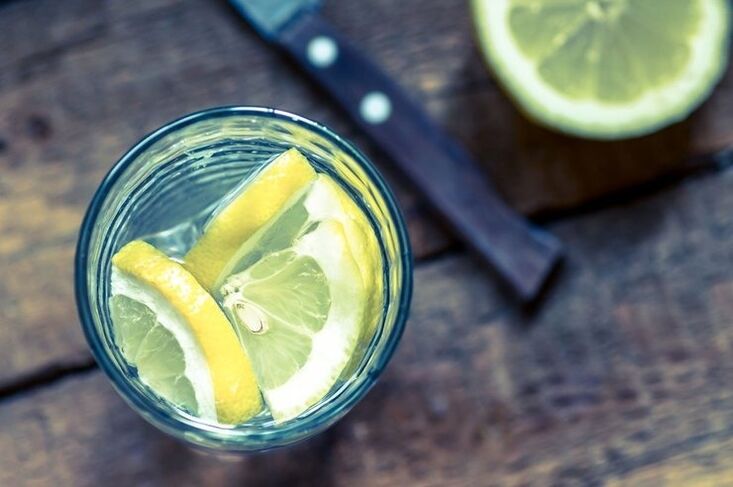 вода со лимон за слабеење